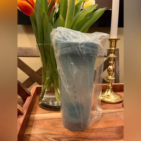 🌟New - Monat Wellness Shaker Bottle - Picture 2 of 2